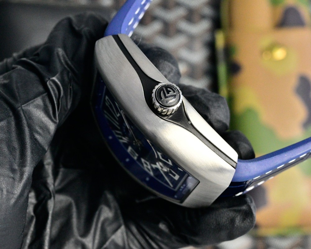 Franck Muller surface diameter 44 × 53.7mm, thickness 13mm automatic mechanical