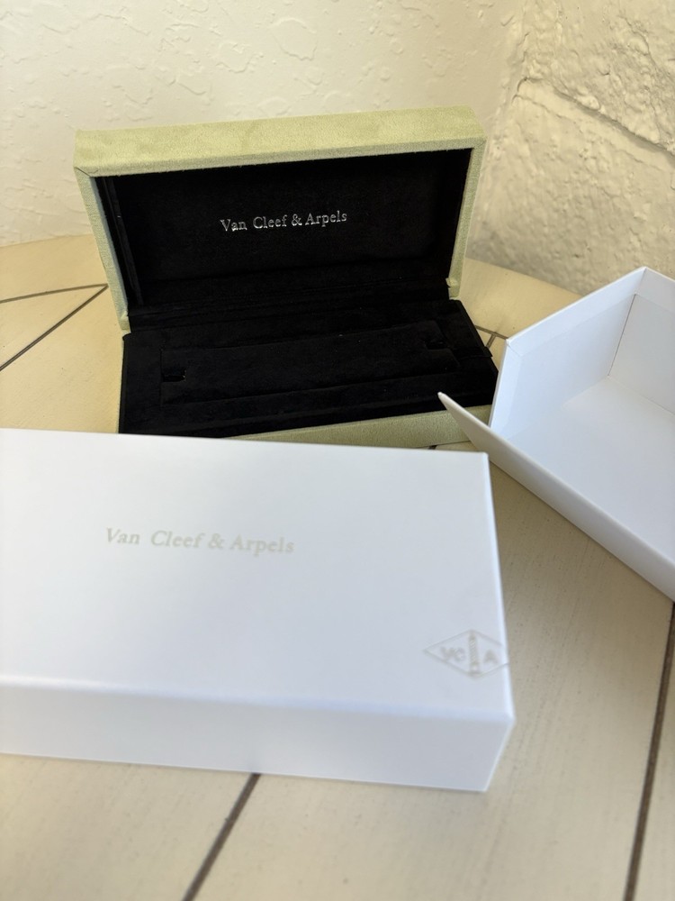 Van Cleef & Arpels Bracelet Box