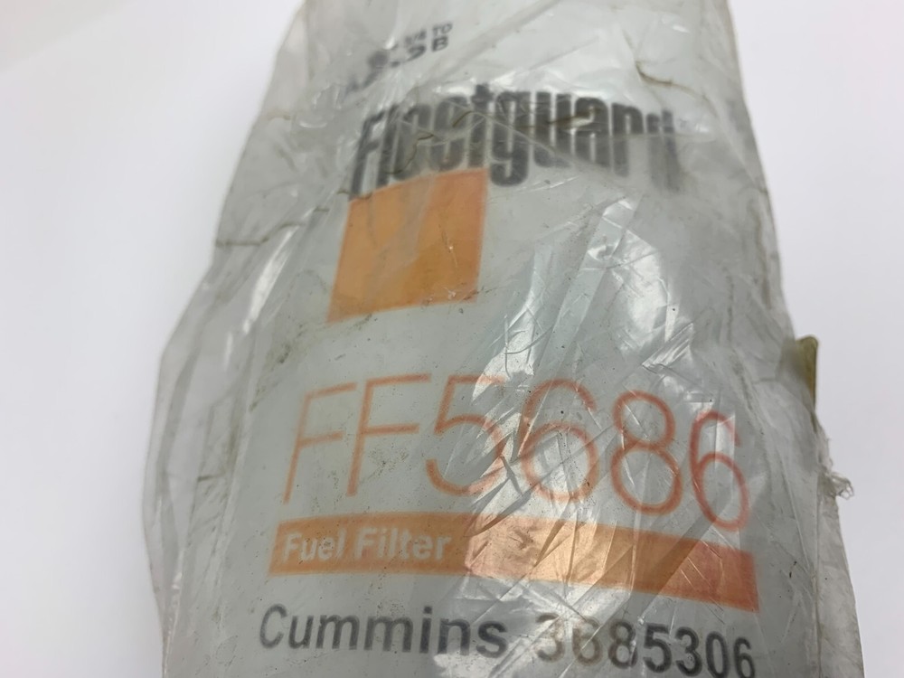 NOS Fleetguard FF5686 Fuel Filter