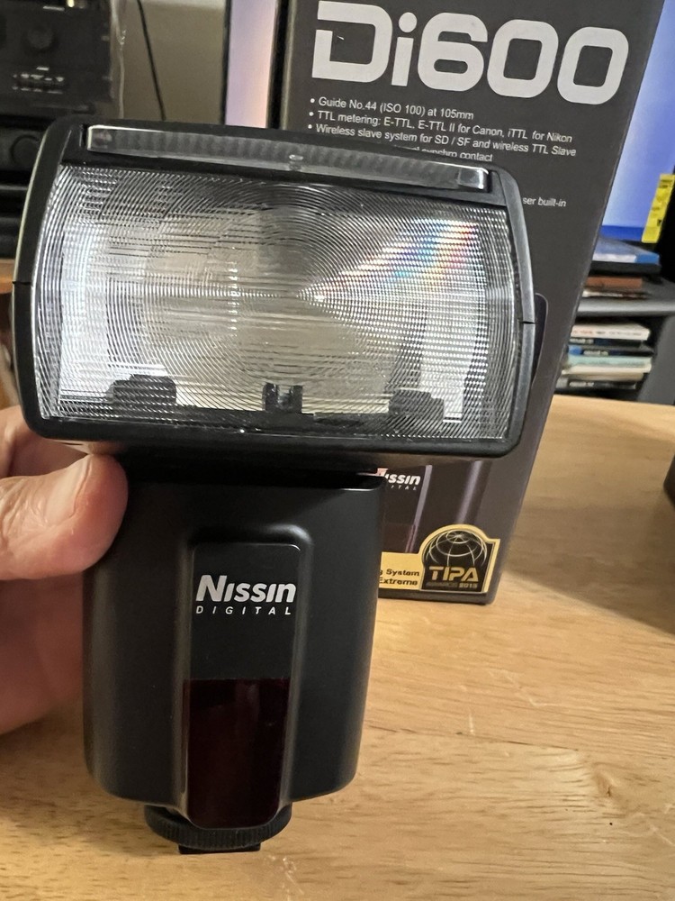Digital Camera Flash Di600 Brand New In Original Box. Instructions Etc