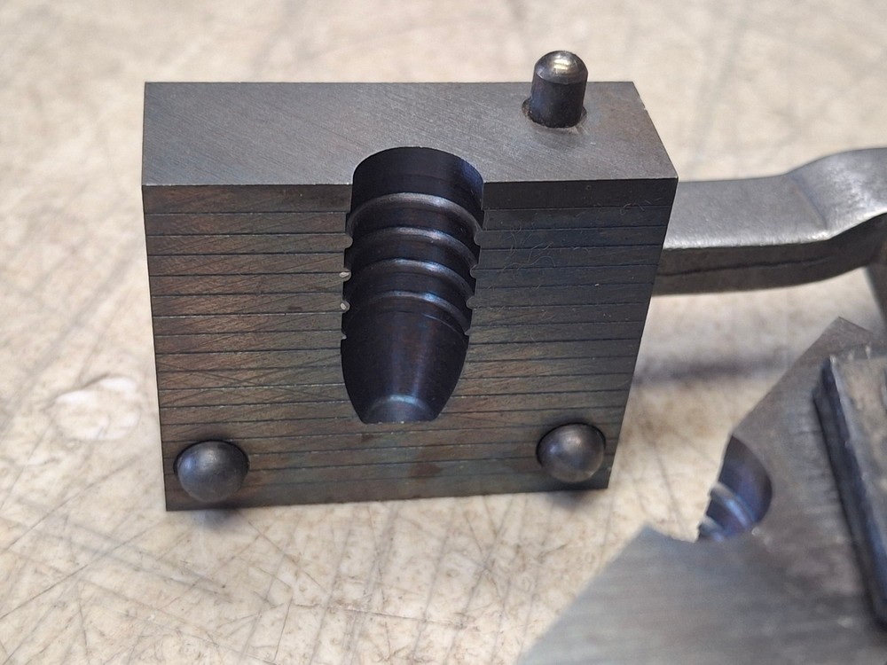 RCBS 45-405-FN 45 Caliber Bullet Mold W/ Handles