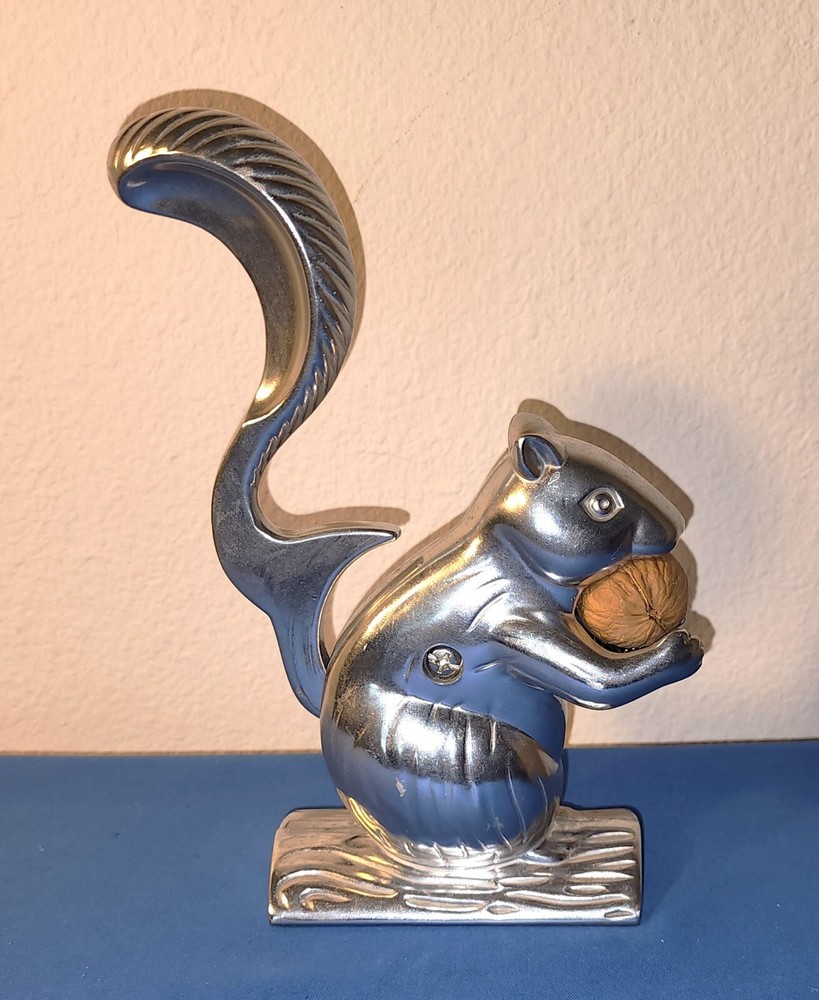 Metal Nut Crackers Realistic Squirrel Shape Walnut Opener