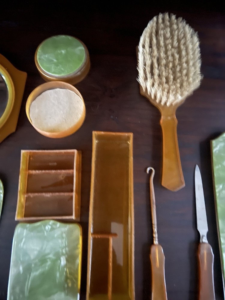 8 Pc Vintage Green Marbled Vanity Set