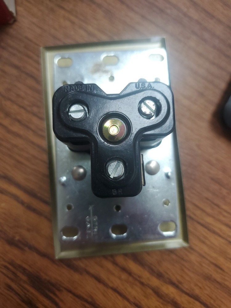 (7-PCS) Eagle 4234-BOX Flush Receptacle (TA48MS)