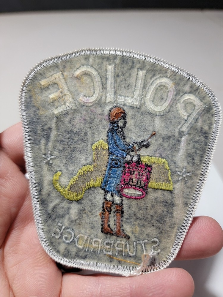 Bin1 B19 Police patch Massachusetts Sturbridge