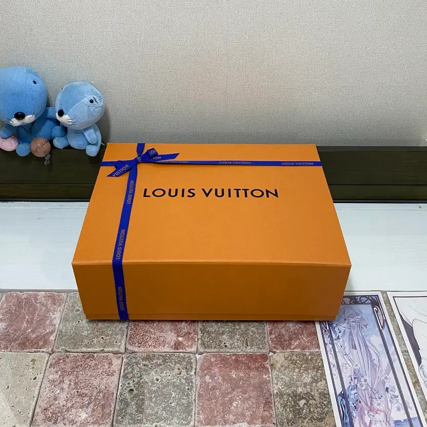 Louis Vuitton Box (35.5x26x12.5) + Ribbon
