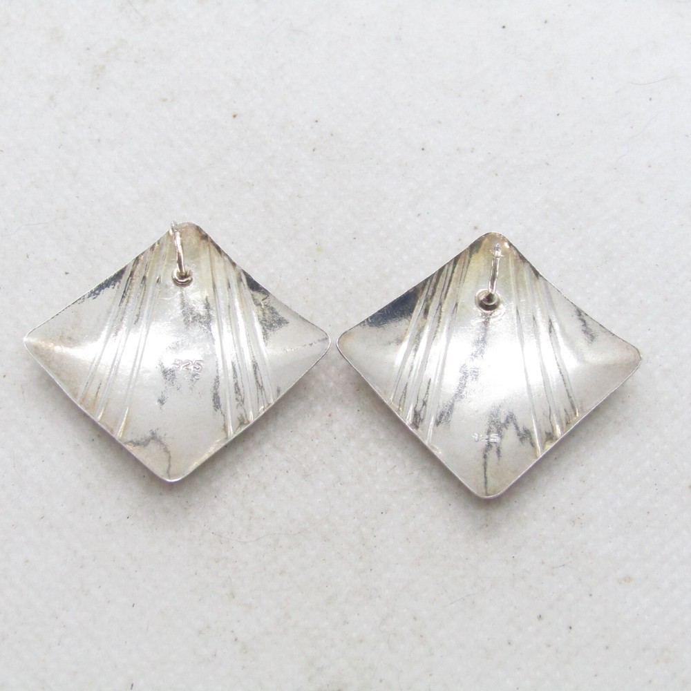 Beautiful Sterling Silver 925 Etched Shield Post Earrings K3856