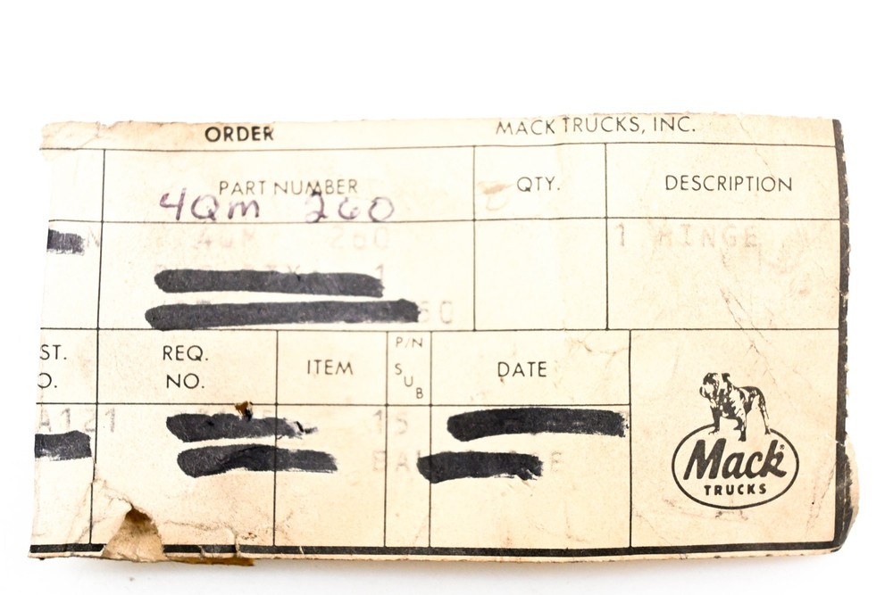 Mack 4QM260 Hinge NOS