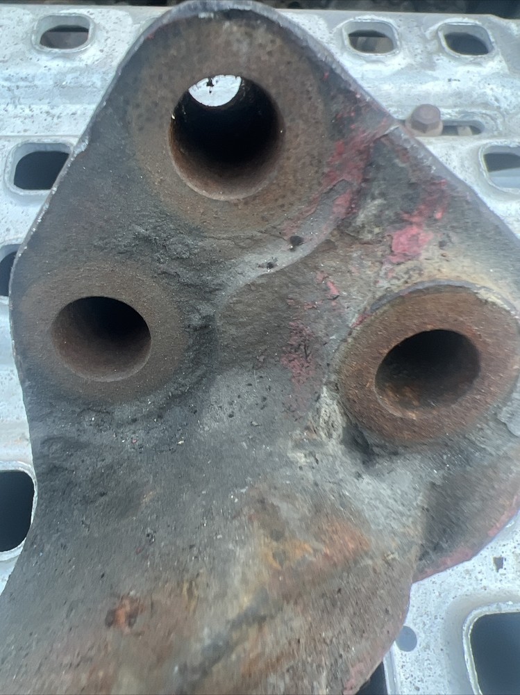 3103631 Cummins front engine support bracket