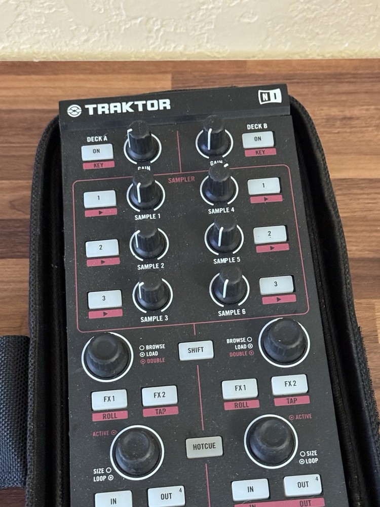 Native Instruments Traktor Kontrol X1 MK1 Portable DJ Controller USB