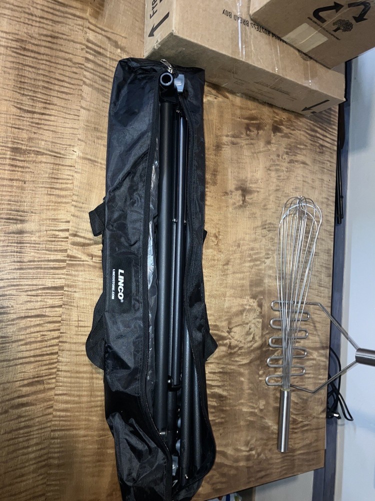 LINCO ZENITH Series 8: 2 Studio Light Stand; 1 Arm Extension; 2 Backdrop Pole.