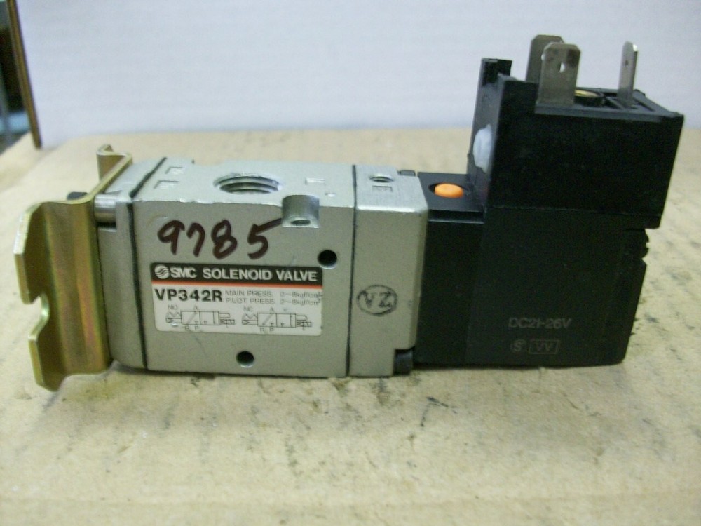 SMC VP342R DC21-26V SOLENOID VALVE