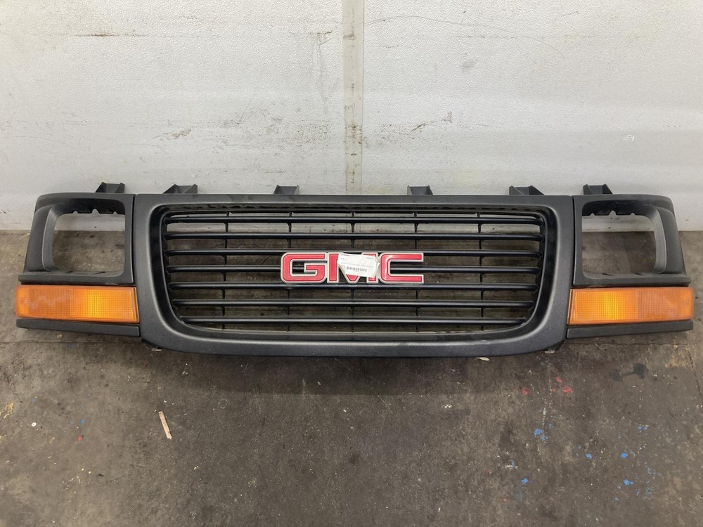GMC CUBE VAN Grille - Used