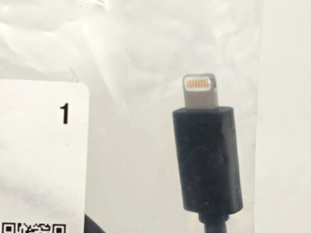 Genuine Mercedes Apple iPod iPad iPhone Apple Interface USB Cable A2138204502