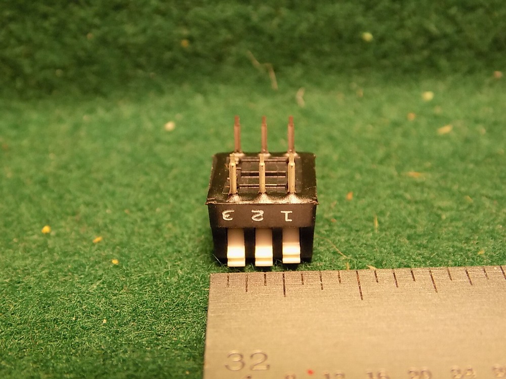 (1 PC) AMP 3 POLE DIP SWITCH NOS