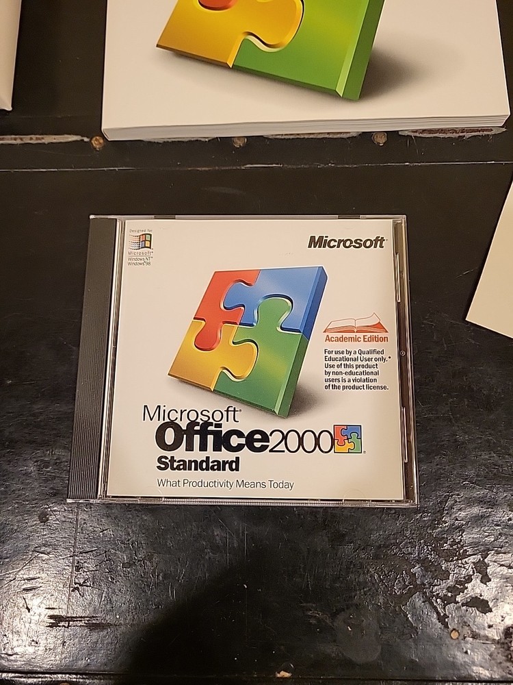 Microsoft Office 2000 Standard (Academic) X03-7979 preowned
