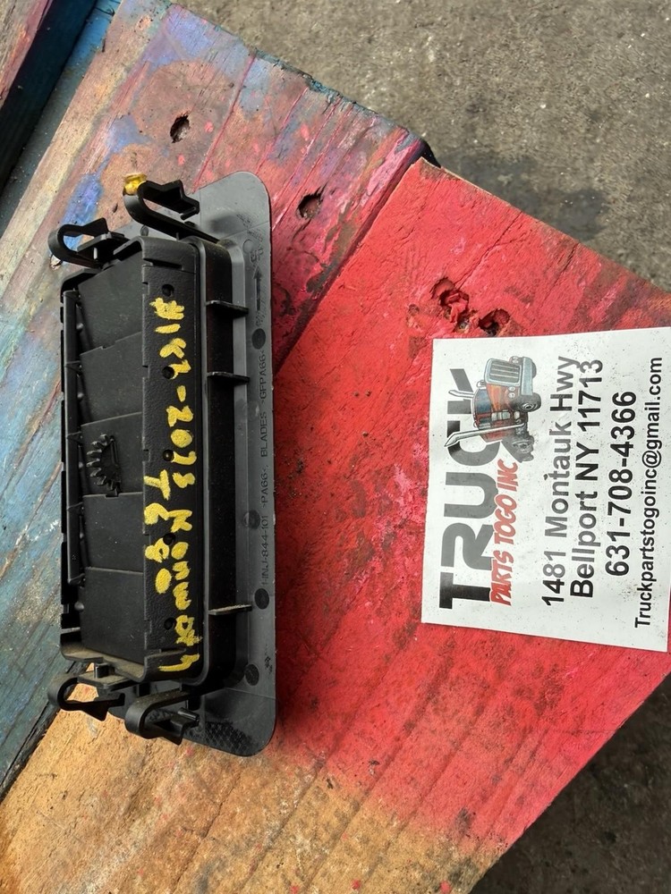 PACCAR HVAC LOUVER VENT U45 1002