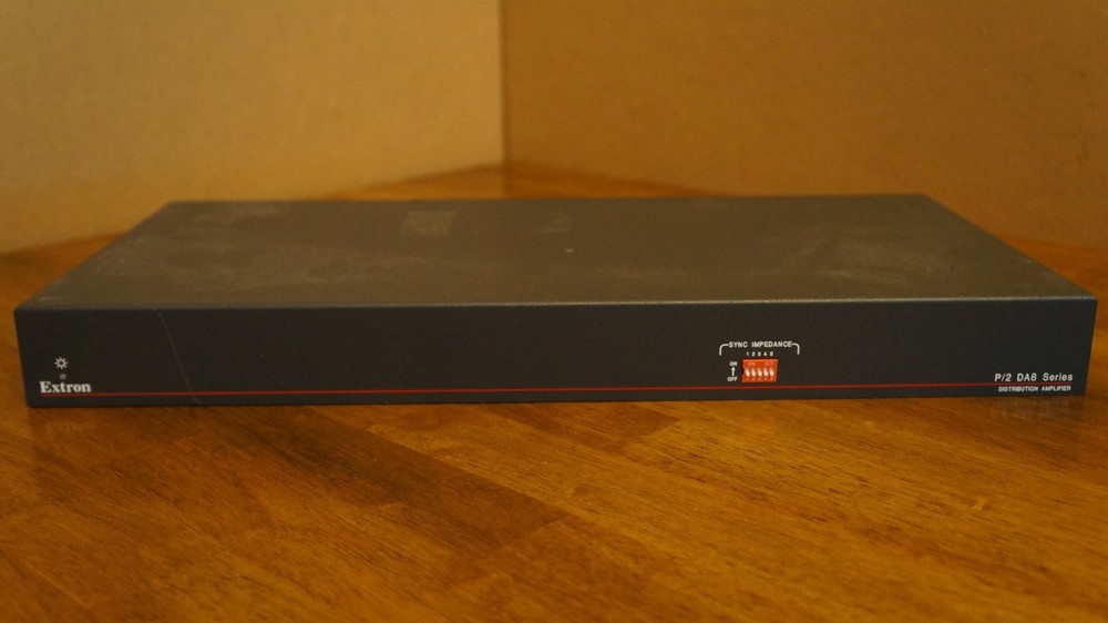 EXTRON  P/2 DA8  VGA DISTRIBUTION AMPLIFIER