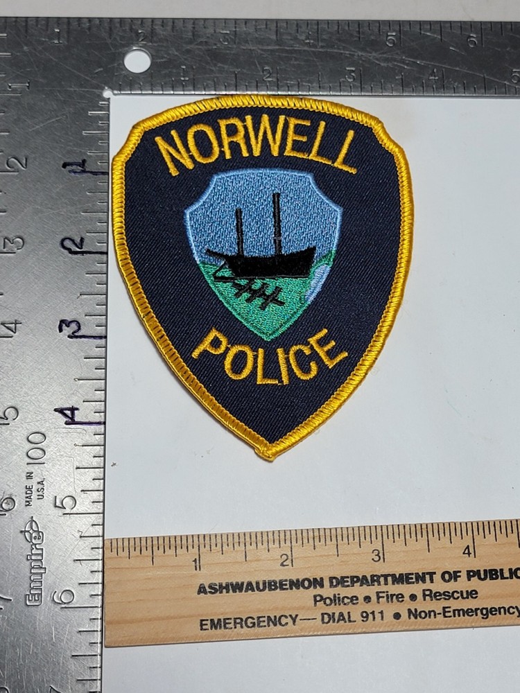 R b3 Police patch Massachusetts Norwell