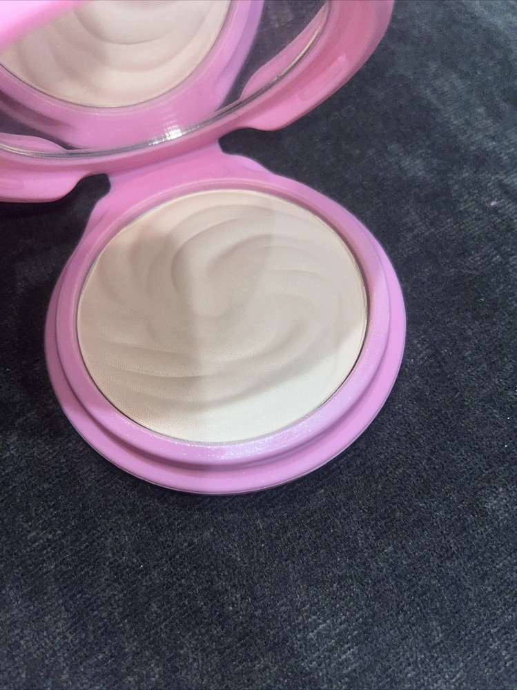Yummy Compact Highlighter
