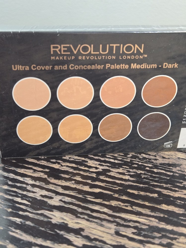 Revolution Ultra Cover & Concealer Palette, Medium-Dark