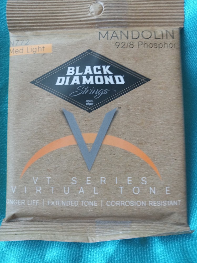 Black Diamond Mandolin Strings, Phosphor Bronze Wound, Medium/Light Gauge, N772