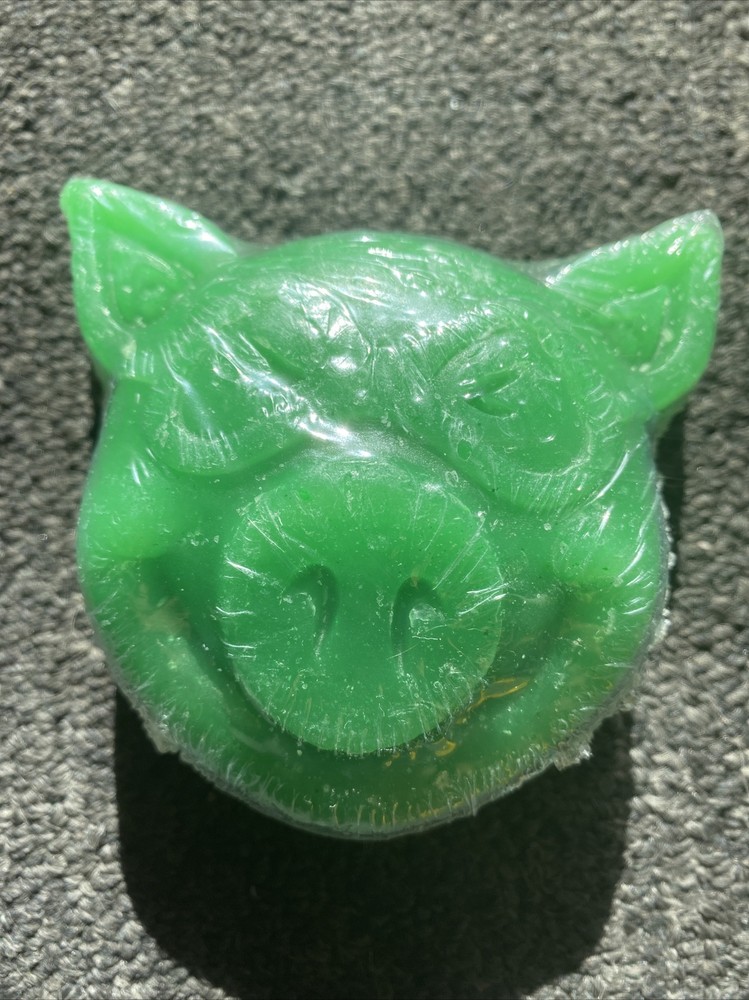 Pig Wheels Head Raised Skate Wax