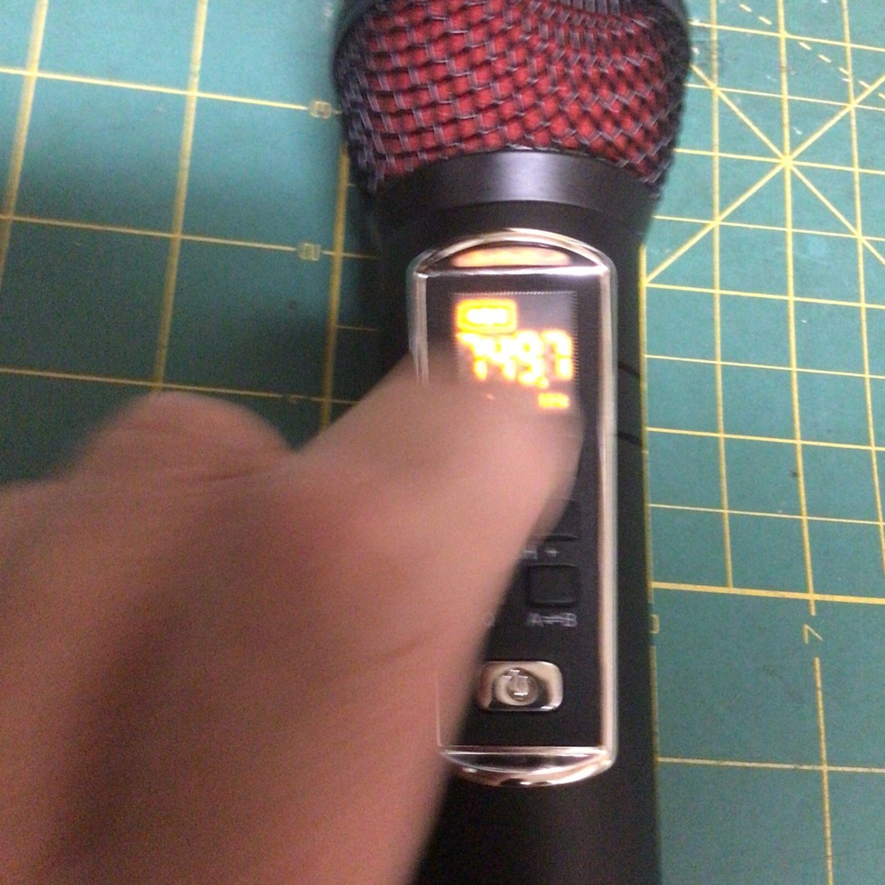 Bigasuo UHF Wireless Microphone No Charger!!