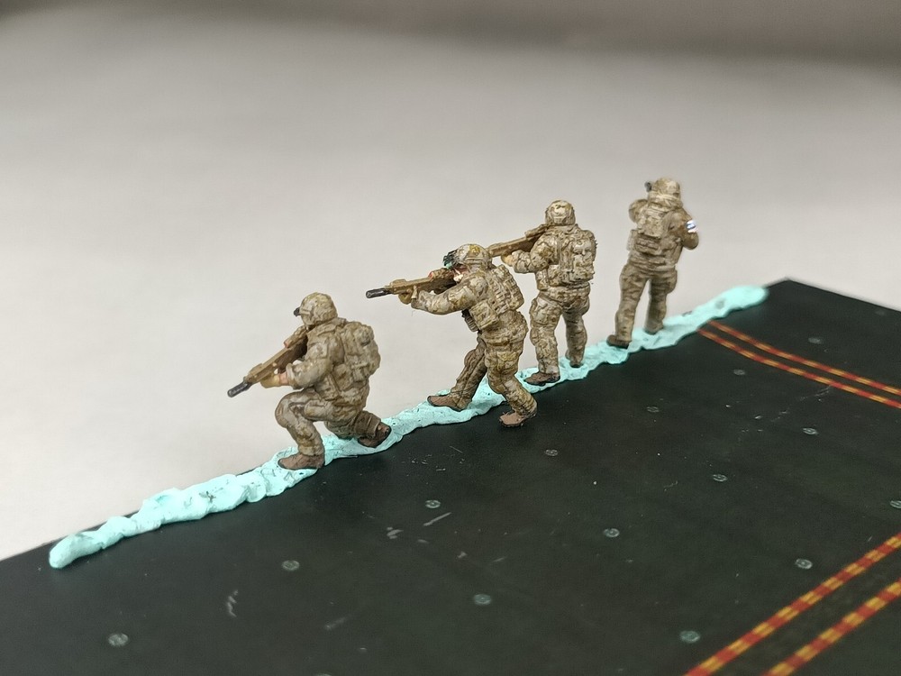 1/72 Built and Painted U.S Special Force Night Device 4 Figures Model