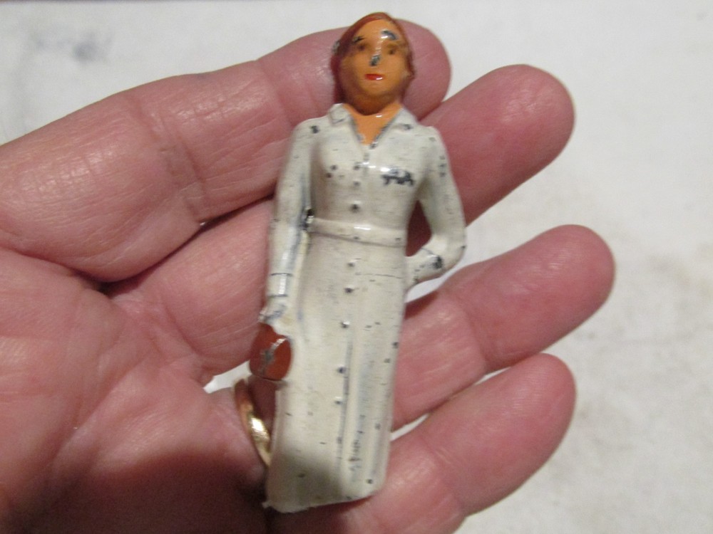 CAST IRON NURSES 2.75 INCHES TALL