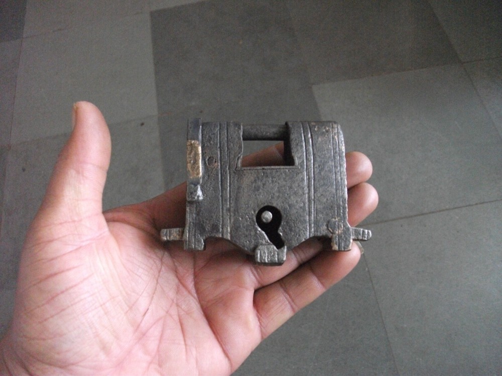 4 Pc Vintage Iron Different Shape Solid Handcrafted Heavy Padlock