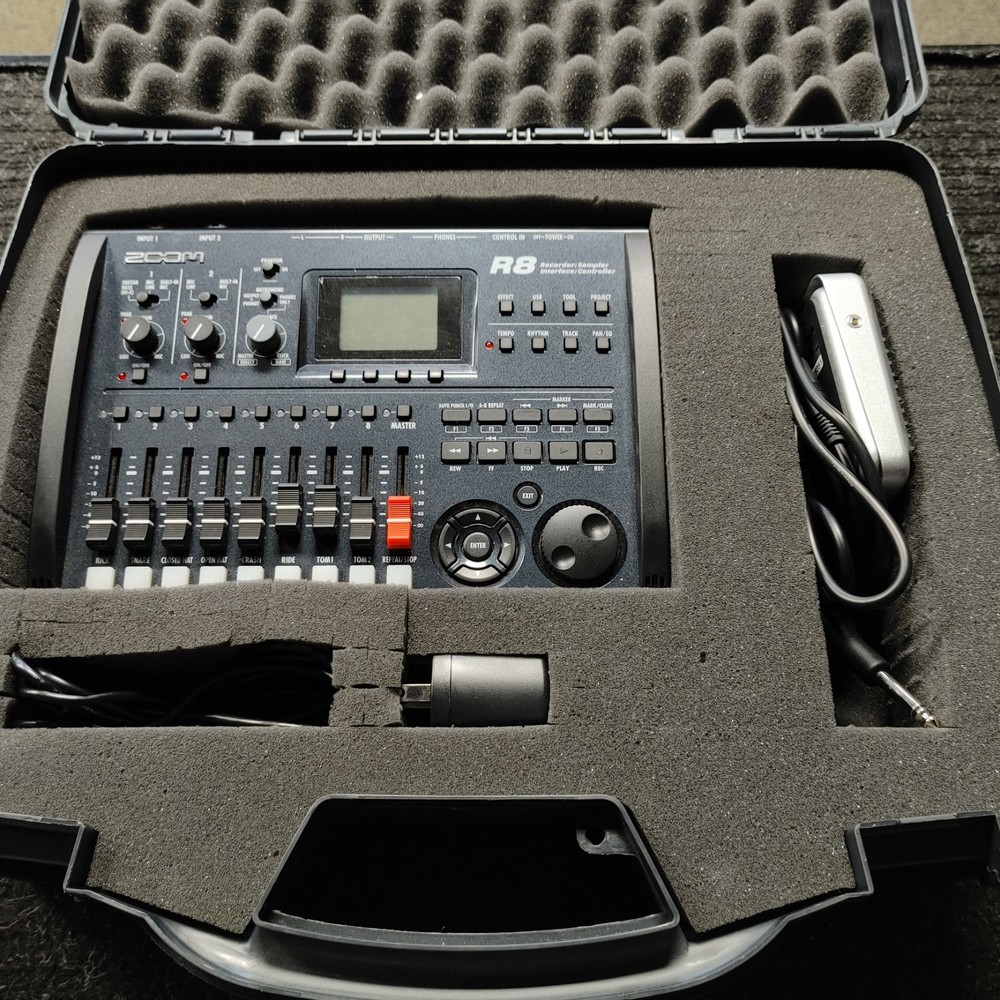 Zoom R8 Multi-Track Digital Recorder Sampler Interface w/ Case