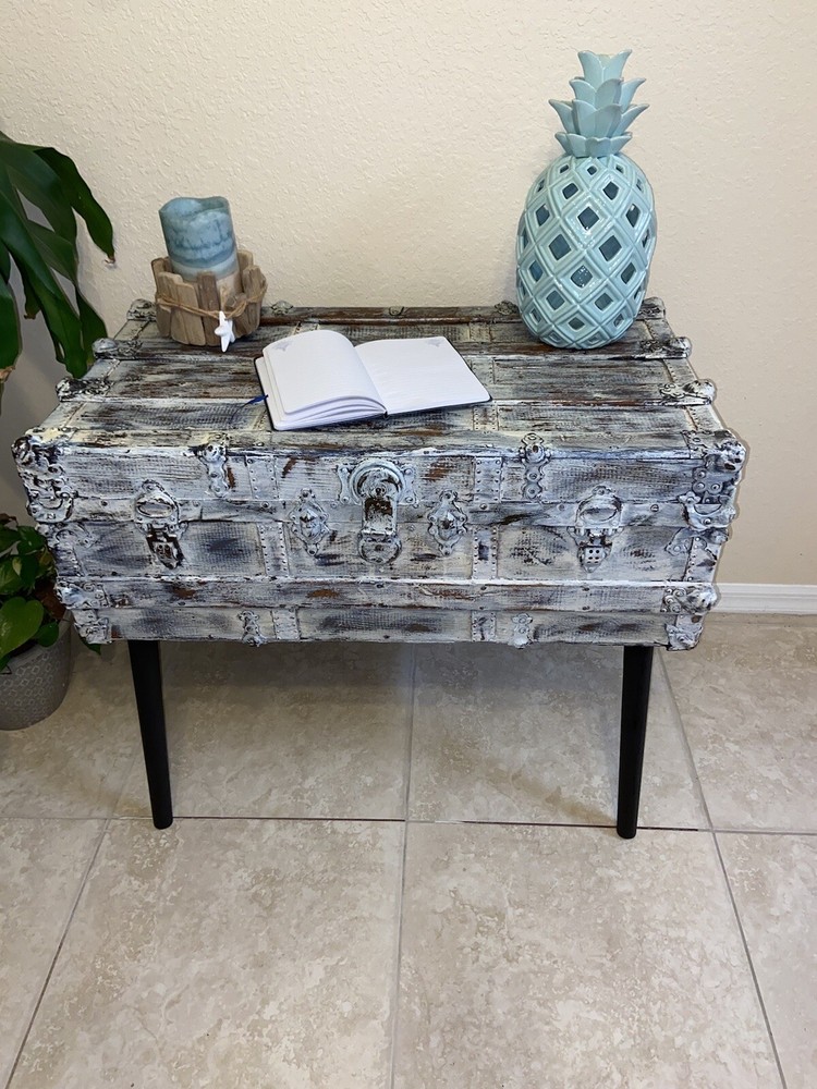 vintage trunk Table