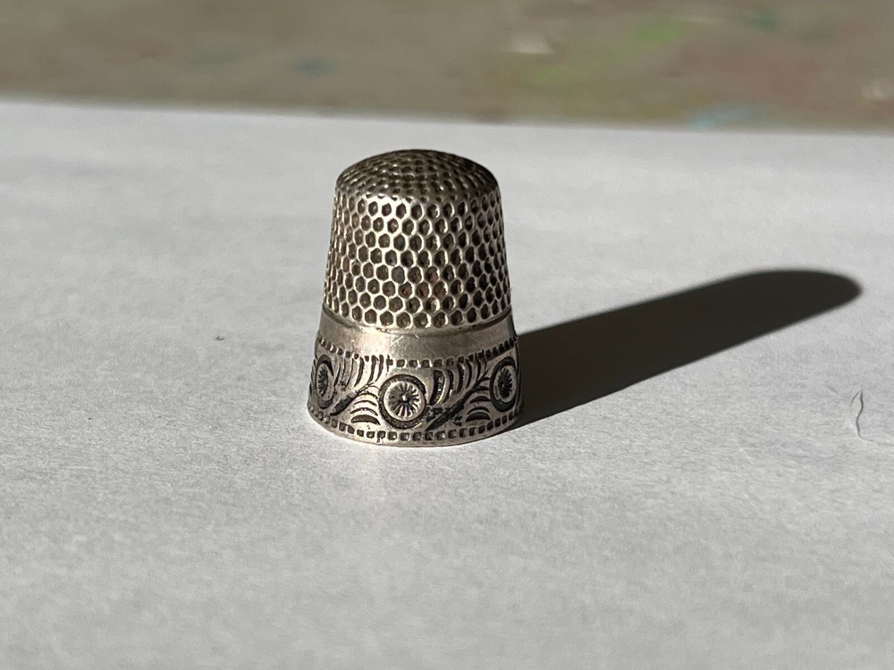 Antique Sterling Anchor Wheels & Feathers Thimble