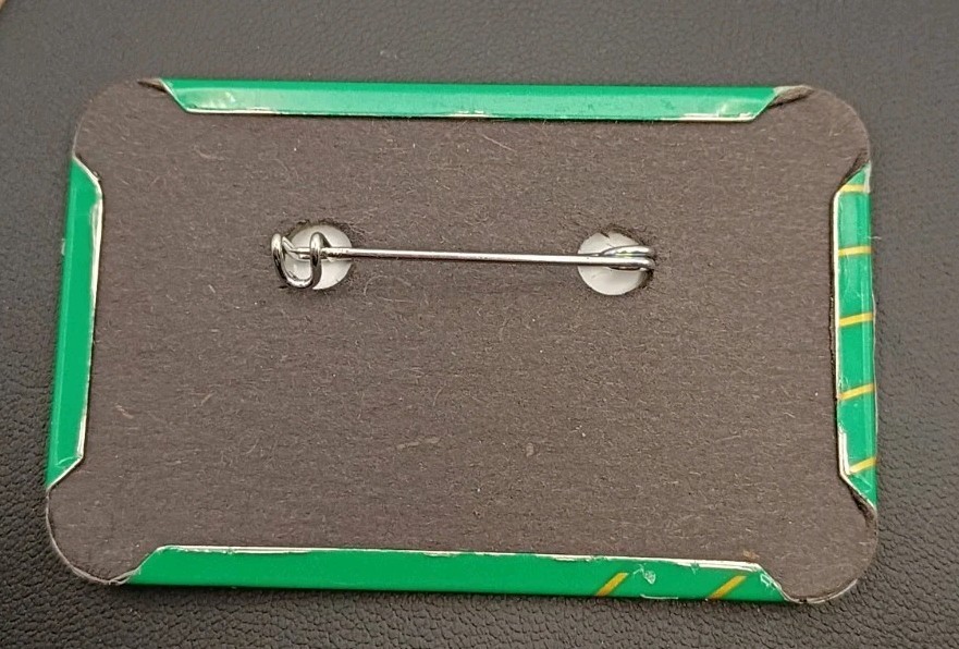 Vintage Riviera Cigarettes Rectangular Promotional Pinback Button Green/Gold