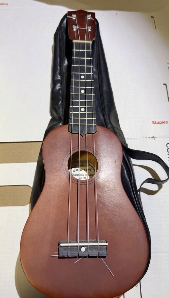 johnson traditional ukulele uk100 With Case