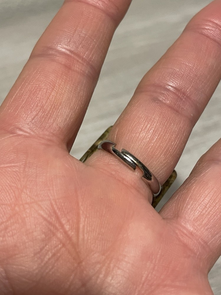 Woman’s Handcrafted Adjustable Grass Ring