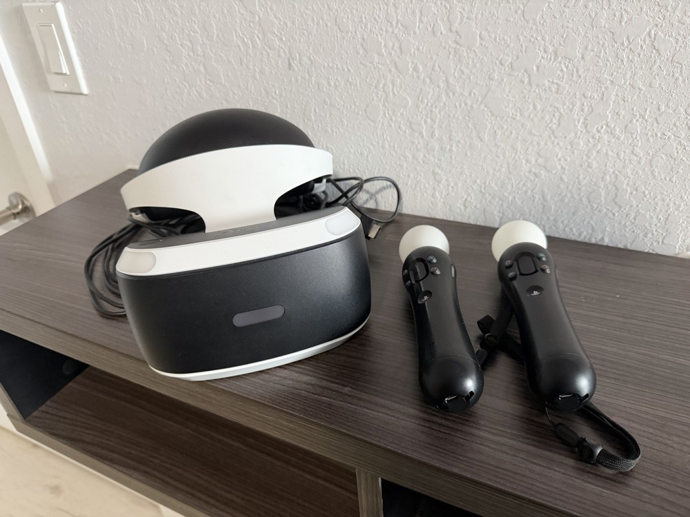 Sony PlayStation Virtual Reality 1 Headset With Controllers