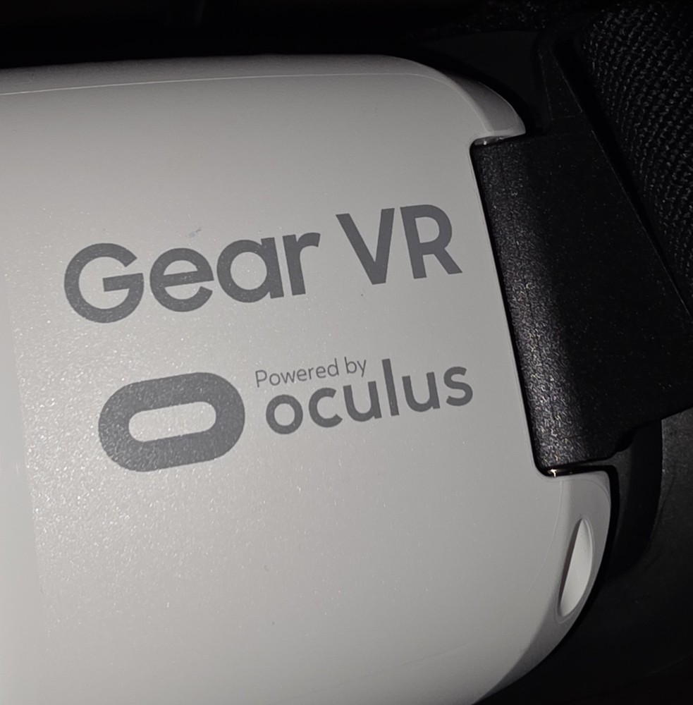 Samsung Gear VR Smartphone Virtual Reality Headset White/Black Plastic