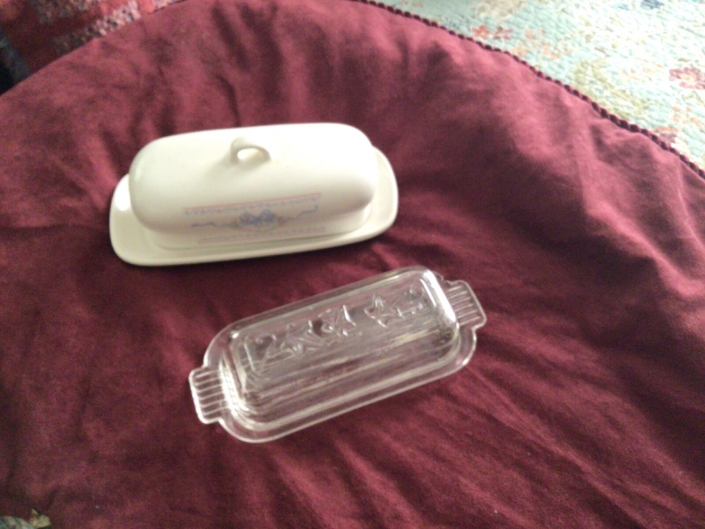 Two butter dishes(l oversize)(1regular)