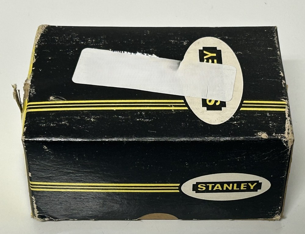 STANLEY Brass Roller Latch US26D 2045-01-626
