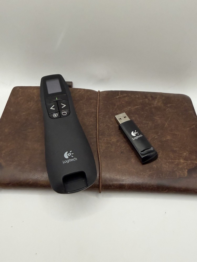 Logitech R800 Professional Presenter Green Laser Pointer with Case And USB