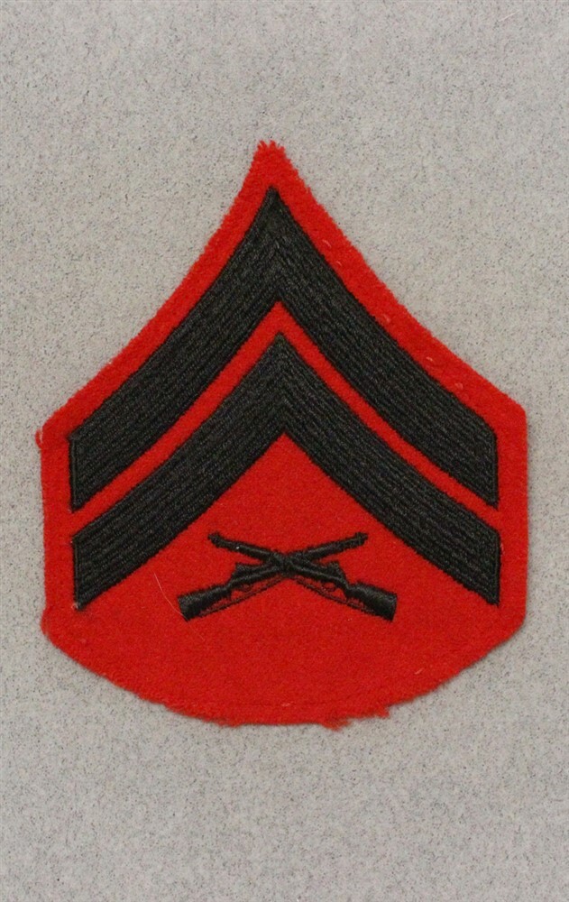 USMC Marine Chevron 633: Corporal (single) - green on red felt