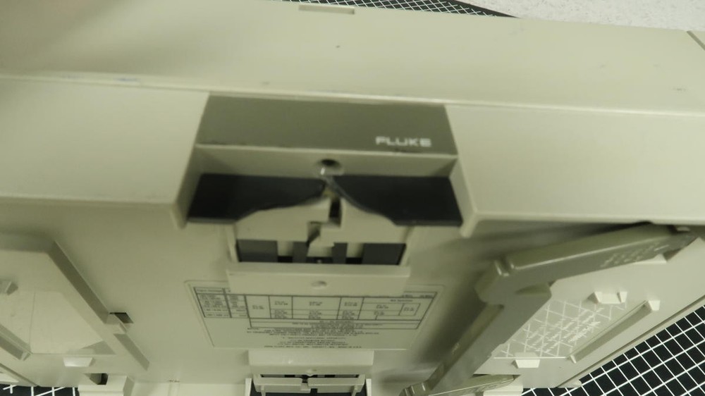 FLUKE 8921A TRUE RMS VOLTMETER