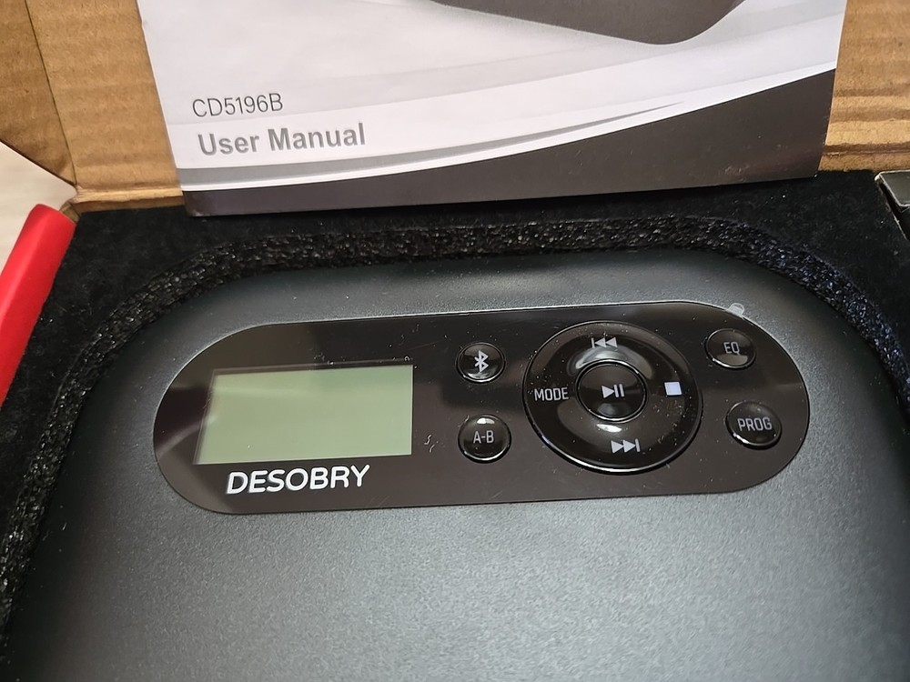 Portable CD Player with Ear Buds Cable & FM Transmitter - Desobry A2