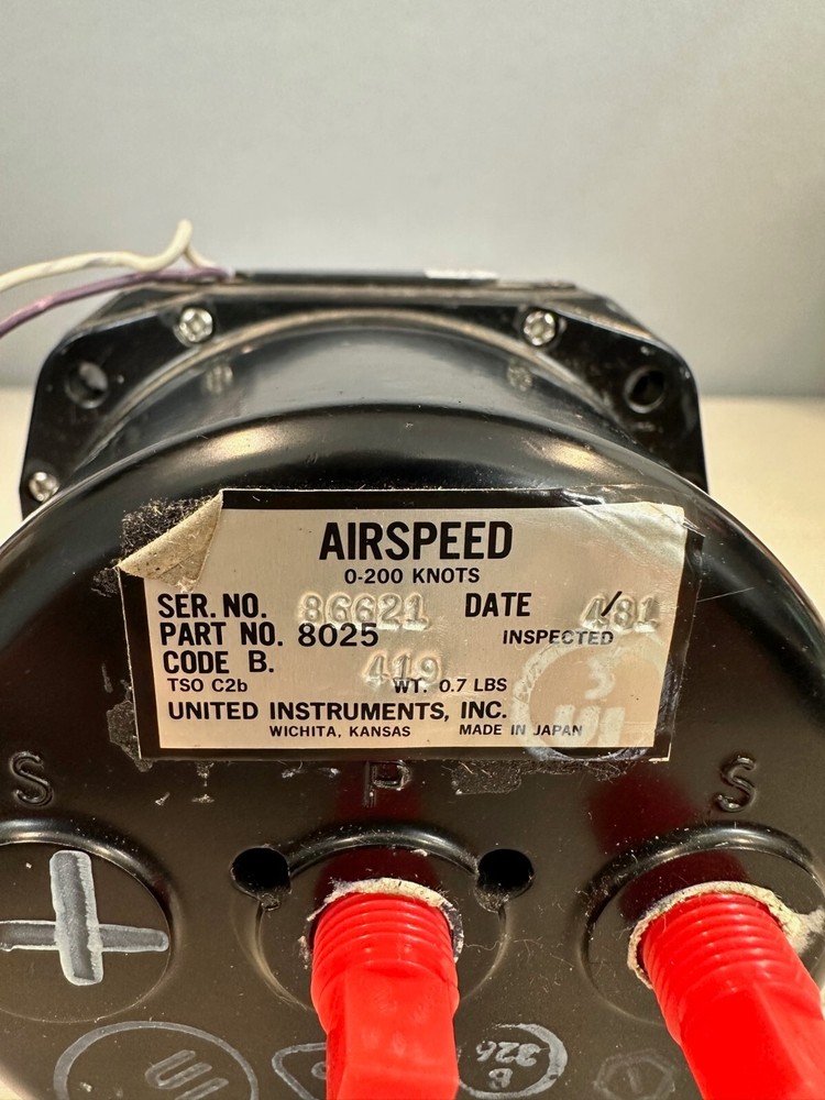 United Airspeed indicator 8025