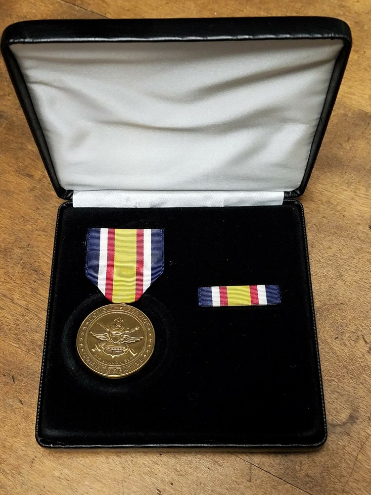US Combat Service Commemorative Medal Presentation Set