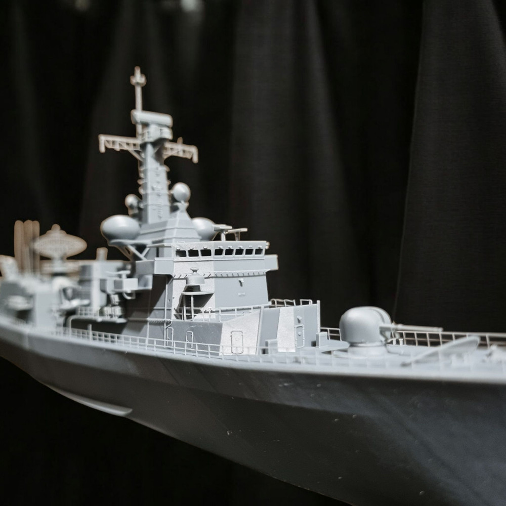 Karel Doorman Class frigate, 1/350 scale