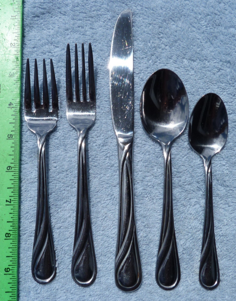 PFALTZGRAFF Stainless Glennbrook pattern 5 piece set 2 forks, 2 spoons, 1 knife