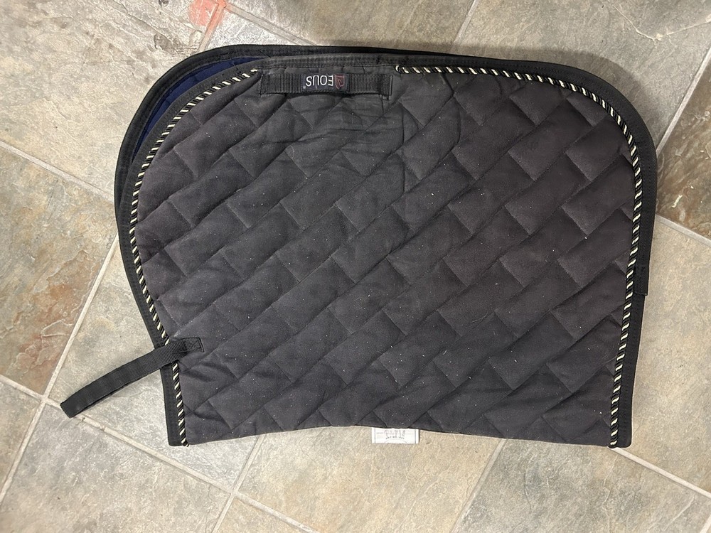 Square Saddlepad Black Suede Good/Black Piping